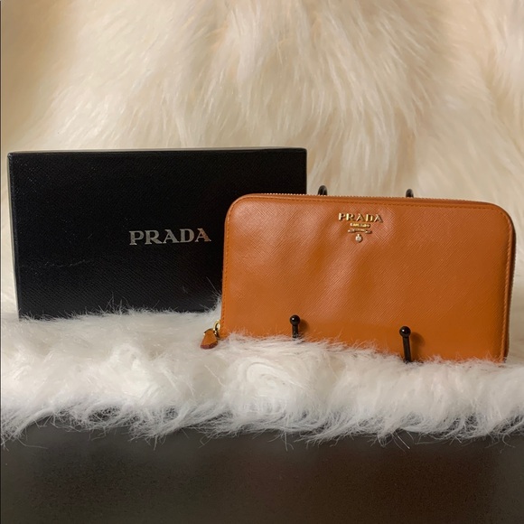 Prada Handbags - PRADA MilANO WALLET ORANGE (EUC)🧡🤎 with box/paper